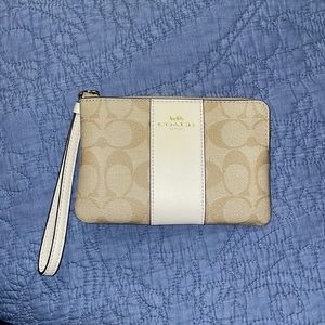 Coach wristlet NWOT
